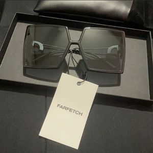 Christian Dior 30MONTAIGNE SU
Oversized Sunglasses